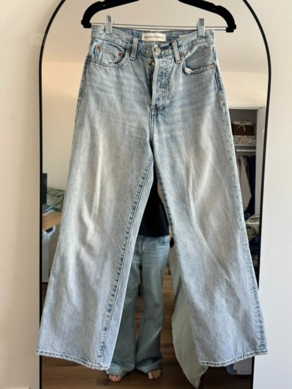 Denim Forum- The Farrah High Rise Wide Leg 28L